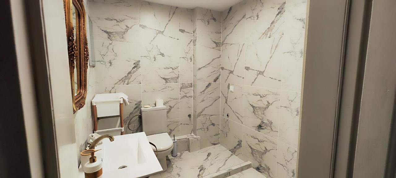 Aurea Residenza Mitropoleos Apartment Tesalonika Bagian luar foto